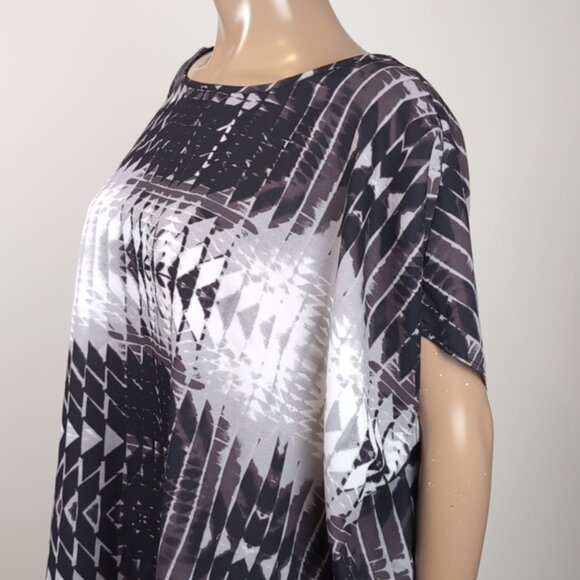 3/$20 Dex Split Back Tunic Blouse Ombre Geometric Short Sleeve Grey Dolman Top - Picture 5 of 15
